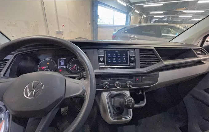 VOLKSWAGEN UTILITAIRES TRANSPORTER 6.1 VAN L2H1 2.0 TDI 110 BVM5 BUSINESS extérieur trois quart avant droit 106291