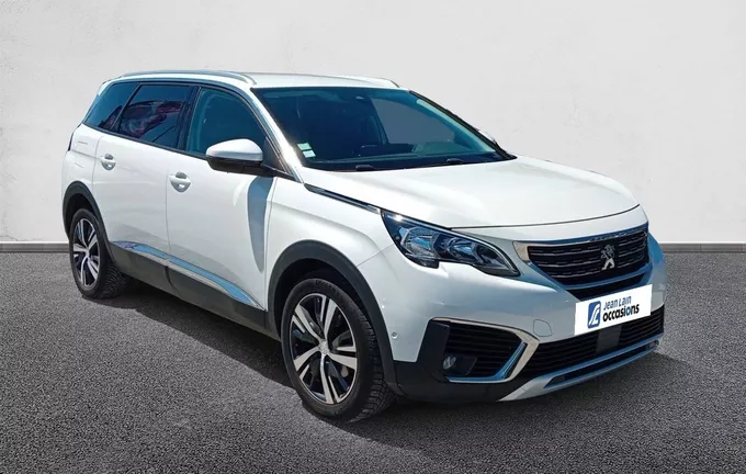 PEUGEOT 5008 BlueHDi 130ch S&S BVM6 Allure extérieur trois quart avant droit 560609