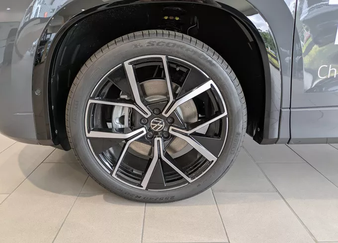 VOLKSWAGEN TAYRON 1.5 eTSI 150ch DSG7 7pl R-Line extérieur trois quart avant droit 6177