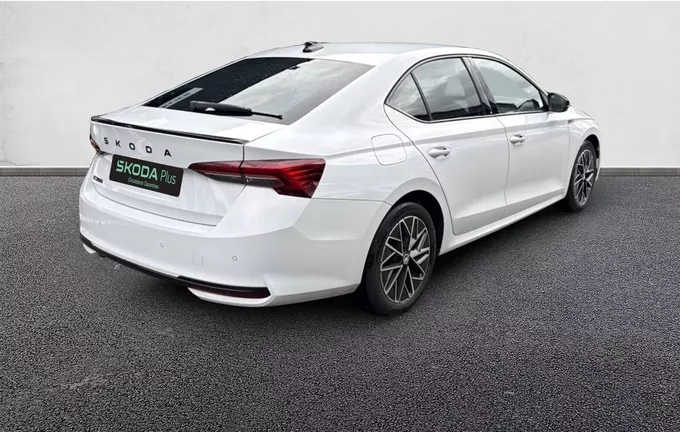 SKODA OCTAVIA 2.0 TDI 150 ch SCR DSG7 Sportline extérieur avant 2125003