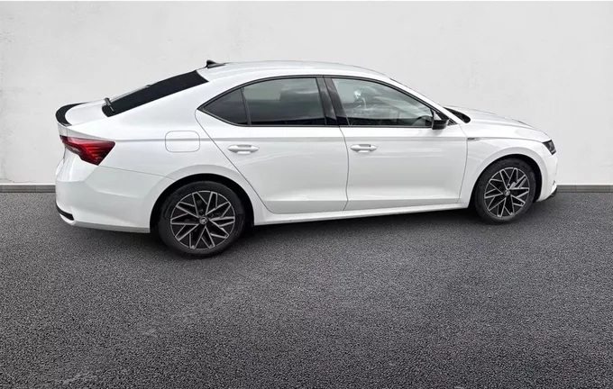 SKODA OCTAVIA 2.0 TDI 150 ch SCR DSG7 Sportline extérieur côté droit 2125003