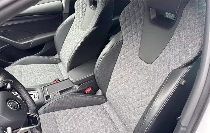 SKODA OCTAVIA 2.0 TDI 150 ch SCR DSG7 Sportline extérieur trois quart arrière droit 2125003