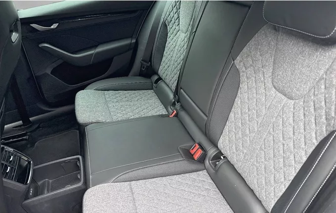 SKODA OCTAVIA 2.0 TDI 150 ch SCR DSG7 Sportline extérieur arrière 2125003