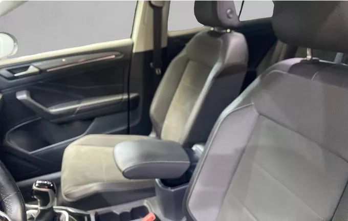VOLKSWAGEN POLO 1.0 TSI 95 S&S BVM5 R-Line extérieur trois quart arrière droit 2130732