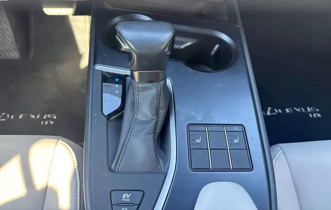 LEXUS UX 250h 2WD F SPORT Design photo 13 1103835