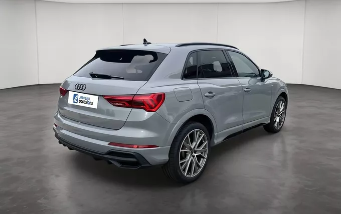 AUDI Q3 35 TDI 150 ch S tronic 7 S line extérieur trois quart arrière droit 2132973