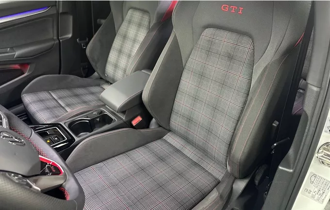 VOLKSWAGEN GOLF 2.0 TSI EVO4 265 DSG7 GTI extérieur trois quart arrière droit 2127649