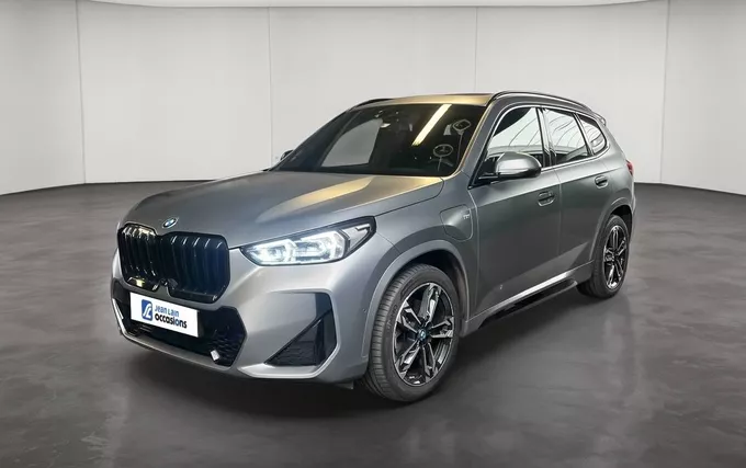BMW X1 xDrive 30e 326ch DKG7 M Sport extérieur trois quart avant gauche 2132293