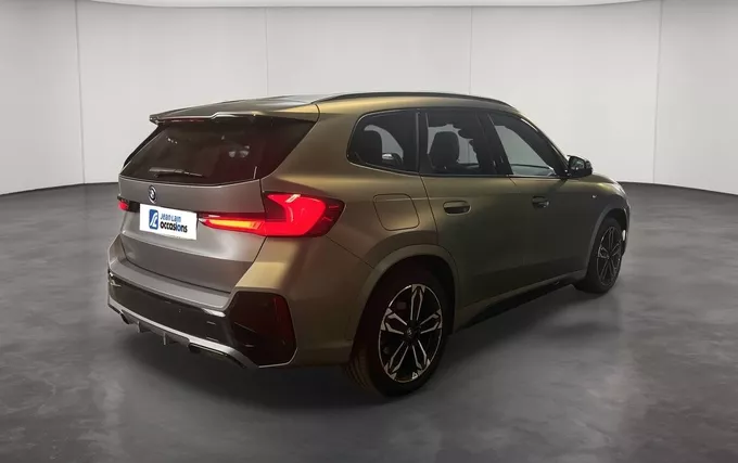 BMW X1 xDrive 30e 326ch DKG7 M Sport extérieur trois quart arrière droit 2132293