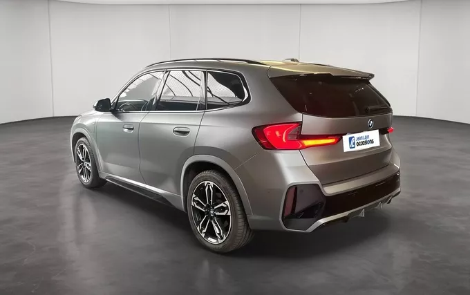 BMW X1 xDrive 30e 326ch DKG7 M Sport extérieur trois quart arrière gauche 2132293