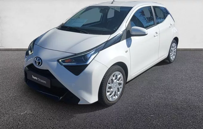 TOYOTA AYGO 1.0 VVT-i x-play extérieur trois quart avant gauche 1103371
