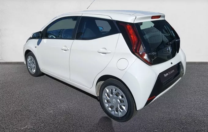TOYOTA AYGO 1.0 VVT-i x-play extérieur trois quart arrière gauche 1103371