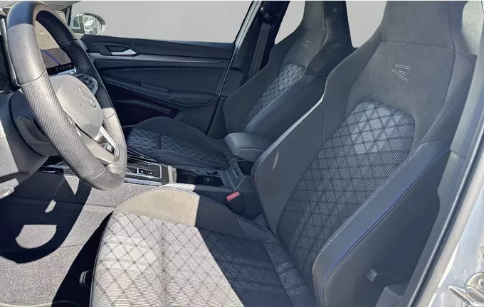VOLKSWAGEN GOLF 1.5 eTSI EVO2 150 DSG7 R-Line extérieur trois quart arrière droit 2127229