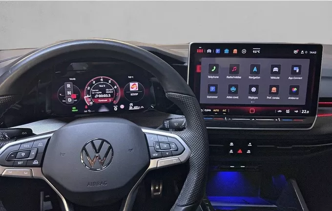 VOLKSWAGEN GOLF 1.5 eTSI EVO2 150 DSG7 R-Line Edition extérieur trois quart avant droit 2124687