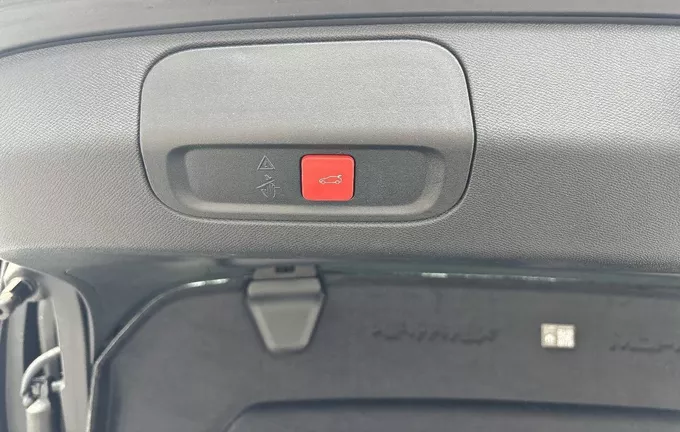 PEUGEOT 408 Hybrid 145 e-DCS6 GT Exclusive photo 20 2131004