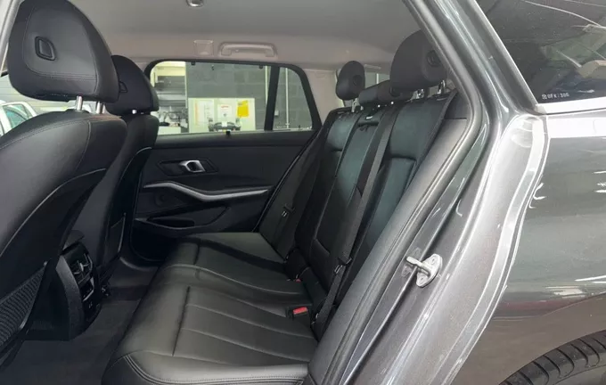BMW SERIE 3 Touring 318d 150 ch BVA8 Lounge photo 17 213007