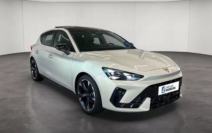 CUPRA LEON 1.5 eTSI Hybrid 150 ch DSG7 V extérieur trois quart avant droit 2132227