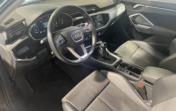 AUDI Q3 35 TFSI 150 ch S tronic 7 Design Luxe photo 11 2130737