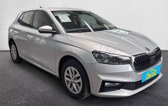 SKODA FABIA 1.0 TSI 110 ch DSG7 Ambition extérieur trois quart avant droit 213306