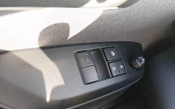 TOYOTA YARIS 70 VVT-i Dynamic photo 20 1104040