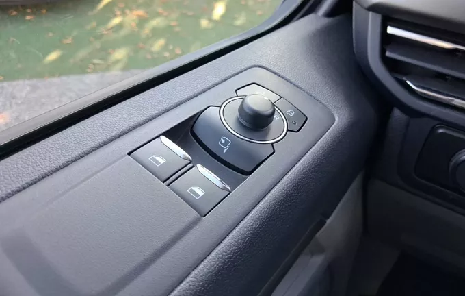 FORD TOURNEO Custom 320 L2H1 2.0 EcoBlue 150 ch Titanium photo 22 123