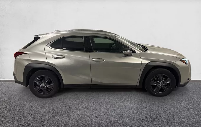 LEXUS UX 250h 4WD Luxe extérieur côté droit 1104011