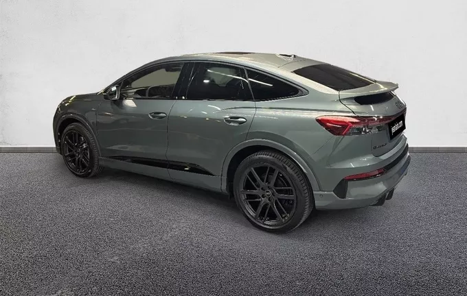 AUDI Q4 E-TRON Q4 Sportback e-tron Performance extérieur trois quart arrière gauche 9552