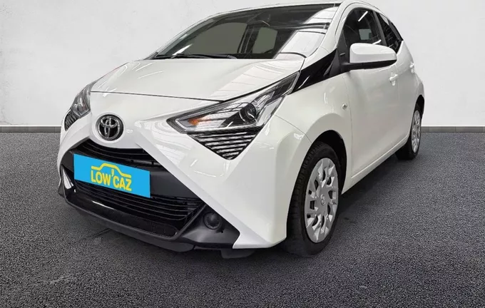 TOYOTA AYGO 1.0 VVT-i x-shift x-play extérieur trois quart avant gauche 213281