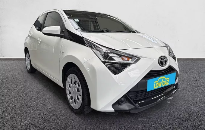 TOYOTA AYGO 1.0 VVT-i x-shift x-play extérieur trois quart avant droit 213281