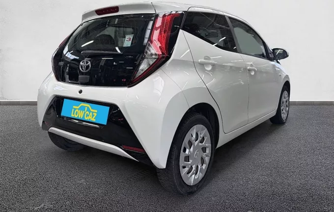 TOYOTA AYGO 1.0 VVT-i x-shift x-play extérieur trois quart arrière droit 213281