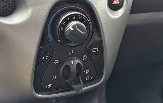 TOYOTA AYGO 1.0 VVT-i x-shift x-play photo 14 213281