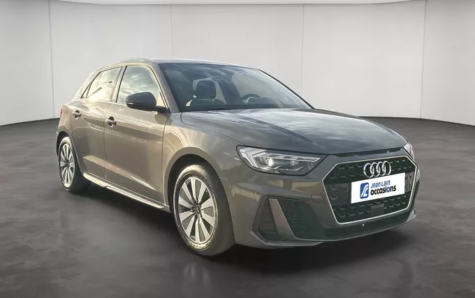 AUDI A1 Sportback 30 TFSI 110 ch S tronic 7 S Line extérieur trois quart avant droit 2133012