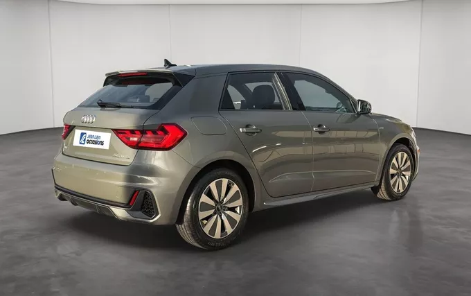 AUDI A1 Sportback 30 TFSI 110 ch S tronic 7 S Line extérieur trois quart arrière droit 2133012