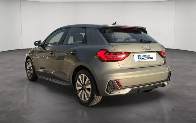 AUDI A1 Sportback 30 TFSI 110 ch S tronic 7 S Line extérieur trois quart arrière gauche 2133012