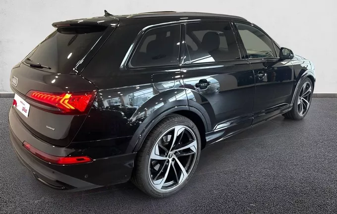 AUDI Q7 55 TFSI e 380 Tiptronic 8 Quattro Avus Extended extérieur trois quart arrière droit 2126941
