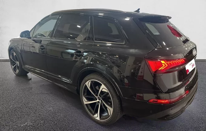 AUDI Q7 55 TFSI e 380 Tiptronic 8 Quattro Avus Extended extérieur trois quart arrière gauche 2126941