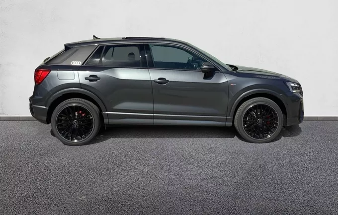 AUDI Q2 35 TFSI 150 S tronic 7 S line extérieur côté droit 8575