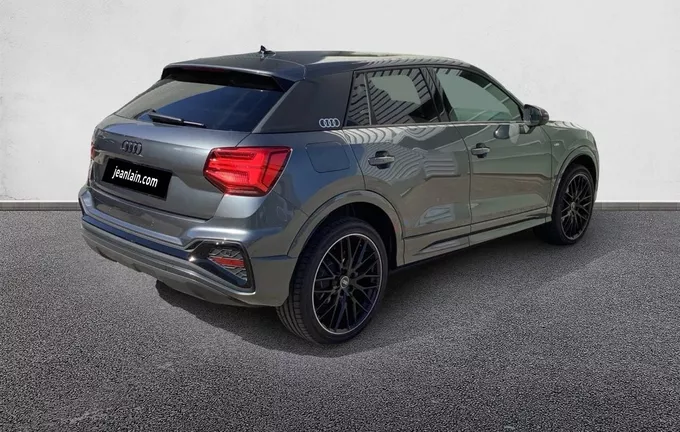 AUDI Q2 35 TFSI 150 S tronic 7 S line extérieur trois quart arrière droit 8575