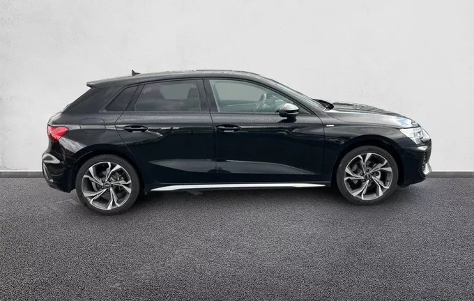 AUDI A3 Sportback TFSI Mild Hybrid 150 S tronic 7 S line extérieur côté droit 2126529