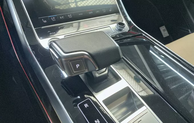 AUDI Q8 55 TFSI e 381 Tiptronic 8 Quattro Avus Extended photo 13 3013487