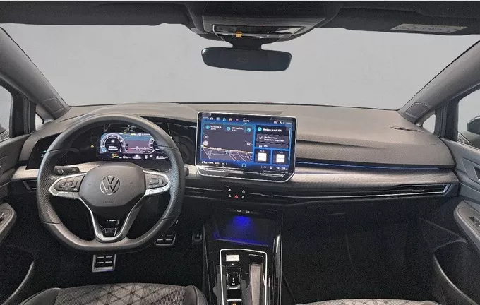 VOLKSWAGEN GOLF 1.5 eTSI EVO2 116 DSG7 R-Line Edition extérieur trois quart avant droit 2130405