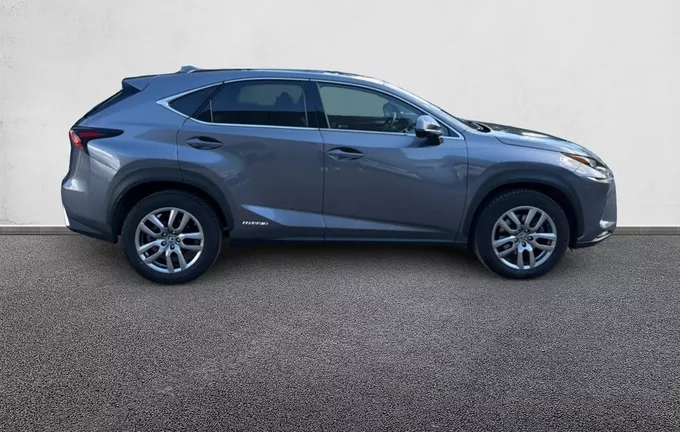 LEXUS NX 300h 4WD Luxe extérieur côté droit 1103376