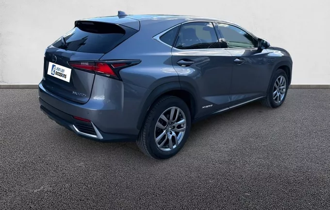 LEXUS NX 300h 4WD Luxe extérieur trois quart arrière droit 1103376