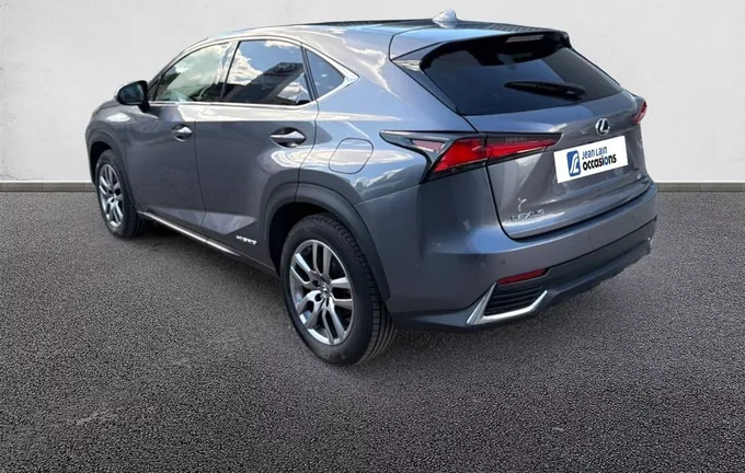 LEXUS NX 300h 4WD Luxe extérieur trois quart arrière gauche 1103376