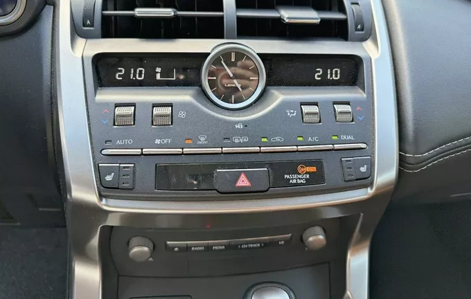 LEXUS NX 300h 4WD Luxe photo 14 1103376