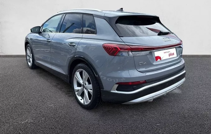 AUDI Q4 E-TRON 40 204 ch 82 kW S line extérieur trois quart arrière gauche 2127684