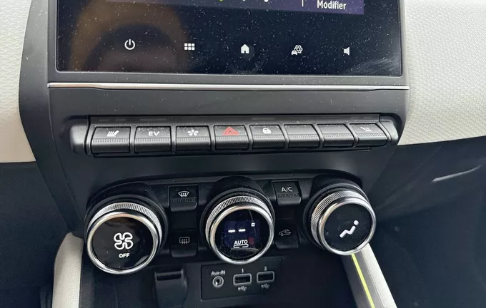 RENAULT CLIO E-Tech hybride 145 Techno photo 14 2127529