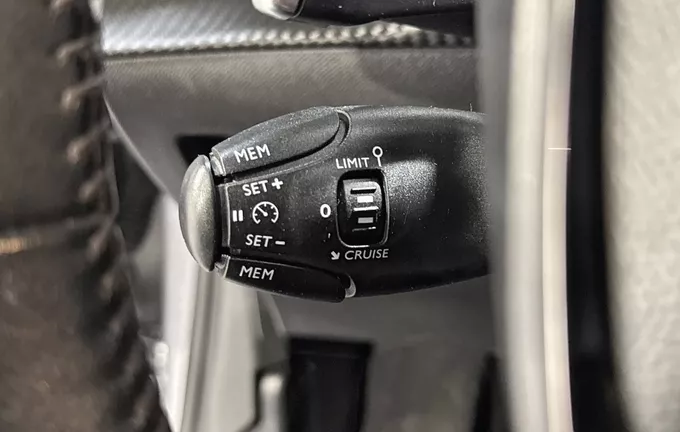 PEUGEOT 208 PureTech 100 S&S EAT8 Style photo 15 945878