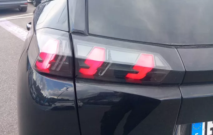 PEUGEOT 2008 ELECTRIQUE 136 ch Allure Pack photo 17 945838