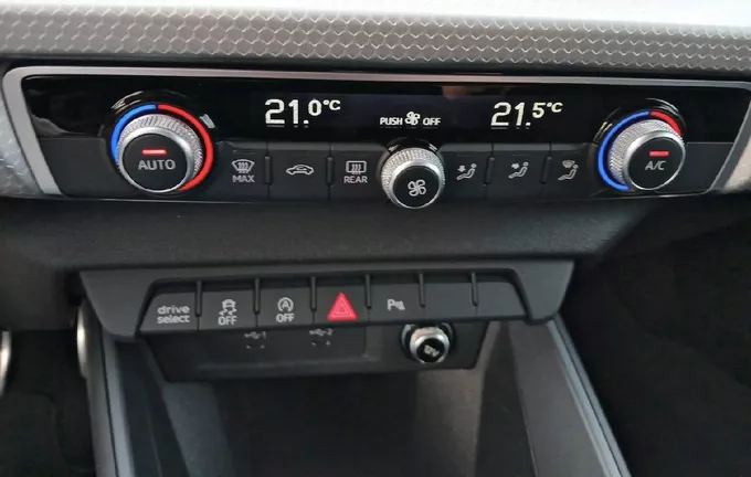 AUDI A1 Sportback 30 TFSI 116 ch S tronic 7 S Line Plus photo 18 2128243